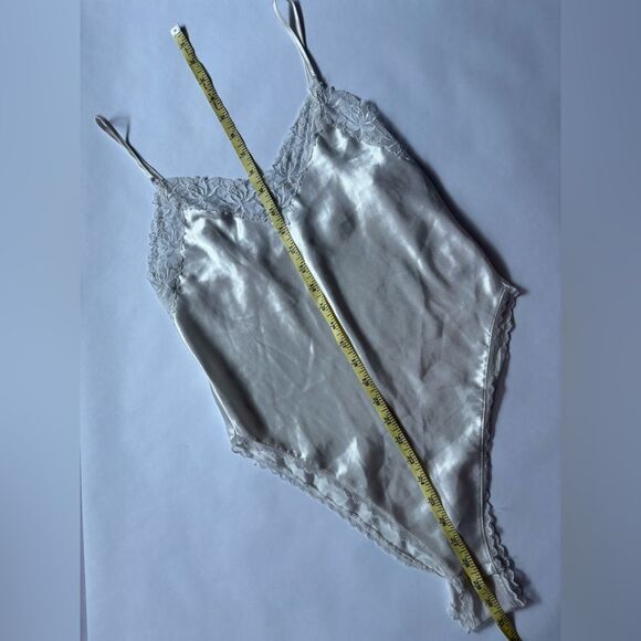 VICTORIA’S SECRET White Satin Lace Trim Bodysuit Vintage Lingerie Small - Picture 2 of 6